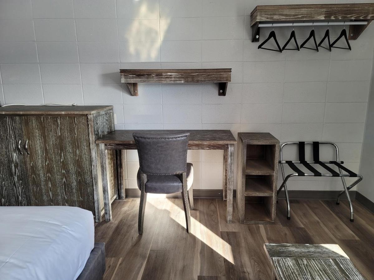 Parkside Inn غراند براري المظهر الخارجي الصورة