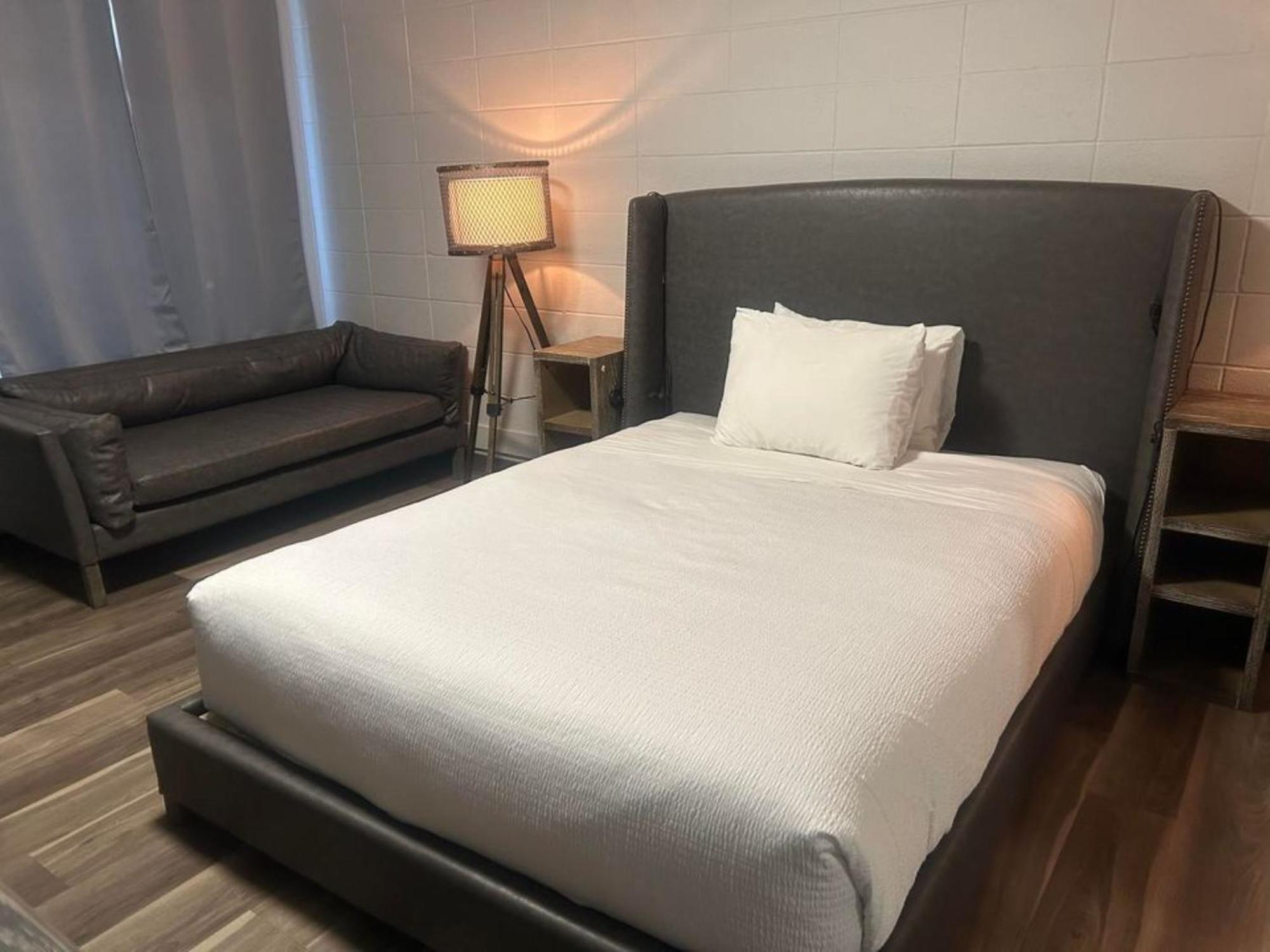 Parkside Inn غراند براري المظهر الخارجي الصورة