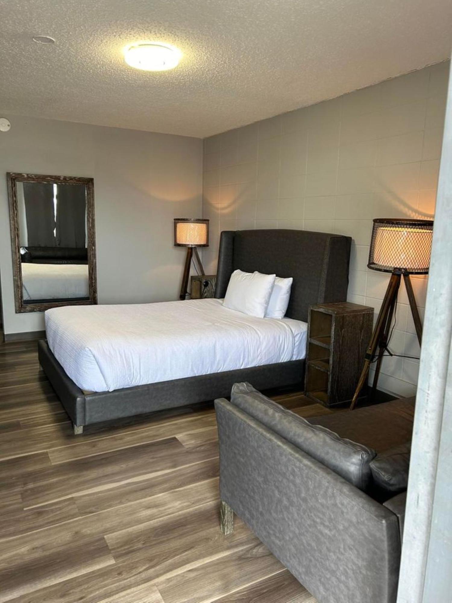 Parkside Inn غراند براري المظهر الخارجي الصورة
