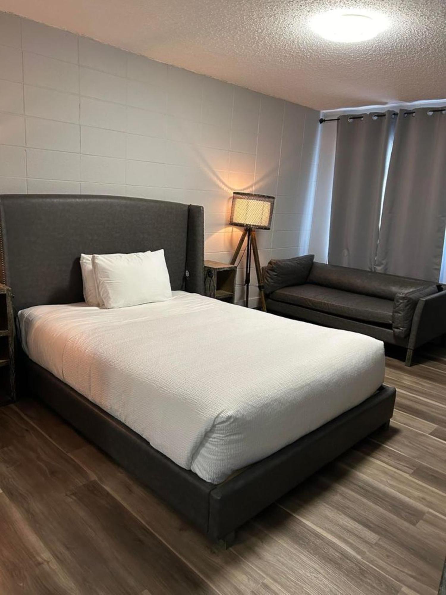 Parkside Inn غراند براري المظهر الخارجي الصورة